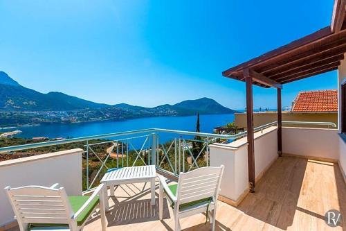 Kalkan Villa Sleeps 10 Pool Air Con Wifi