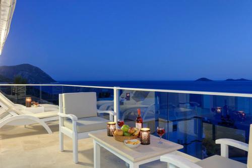 Kalkan Villa Sleeps 8 Pool Air Con Wifi
