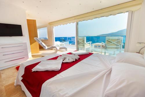 Kalkan Villa Sleeps 8 Pool Air Con Wifi