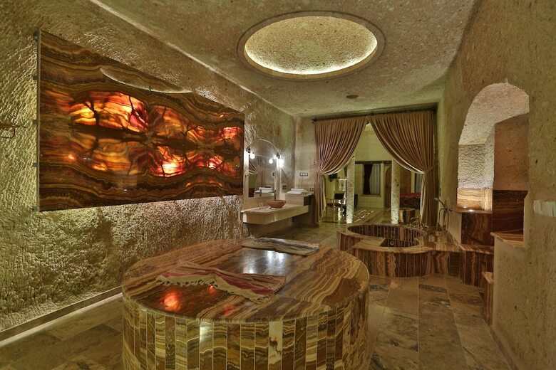 Hotel Oread Cave Suites
