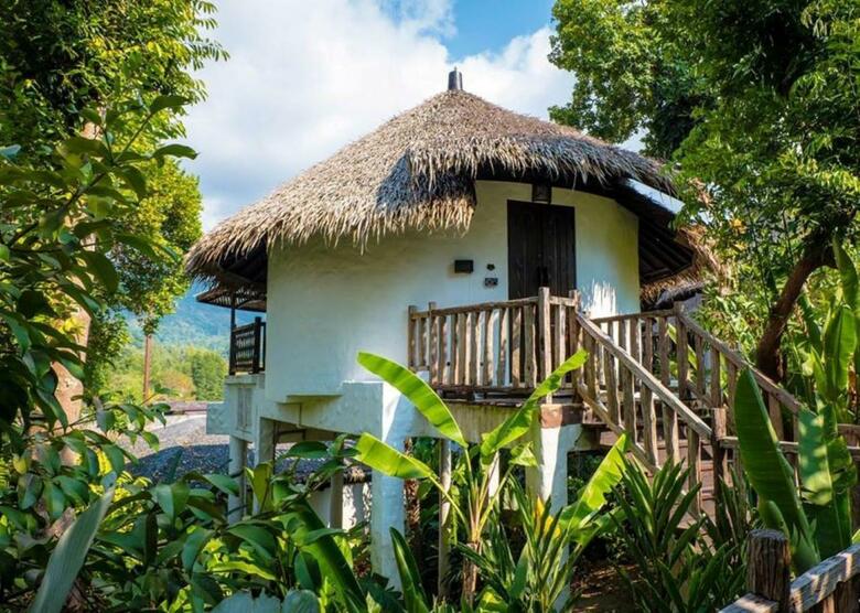 Hotel Aana Resort & Spa