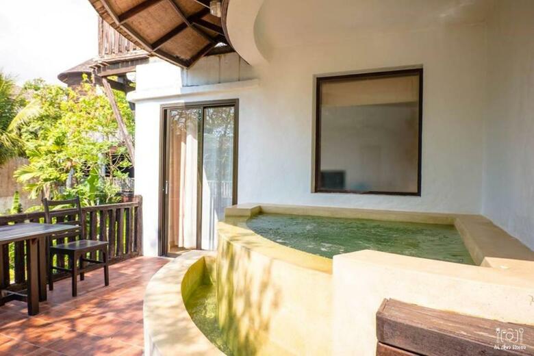 Hotel Aana Resort & Spa