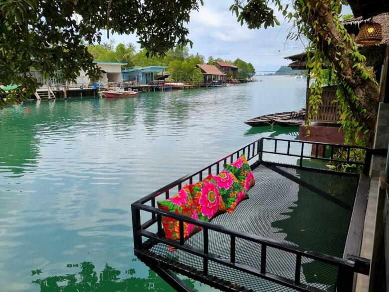 Hotel Aana Resort & Spa