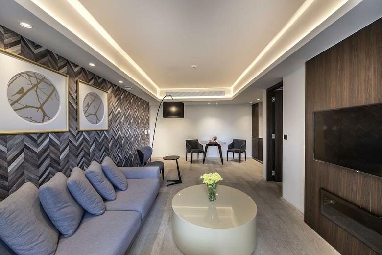 Hotel Almond Business Suites