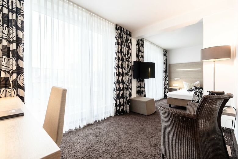 Hotel Demas City