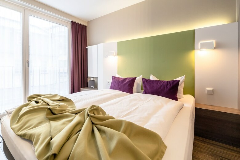 Hotel Demas City