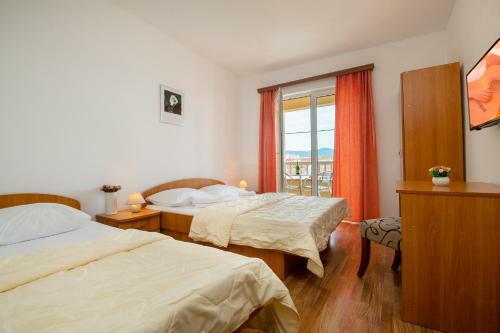 Apartments Kne?evi?