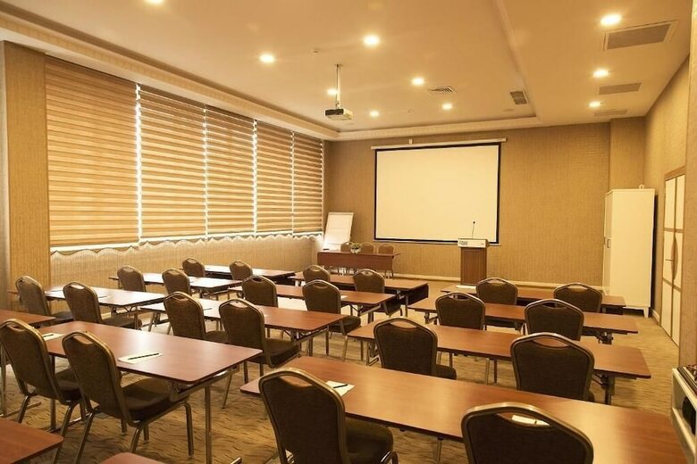 Divan Express Baku Hotel