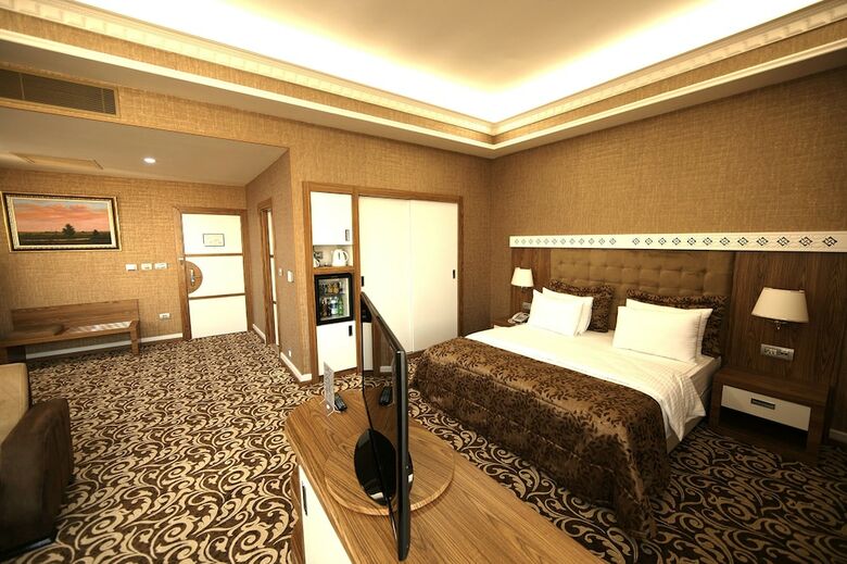 Divan Express Baku Hotel