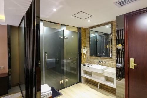 Warm Yes Business Hotel