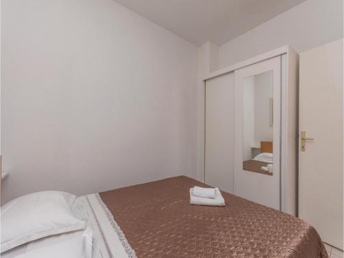 Three-bedroom Apartment In Bibinje