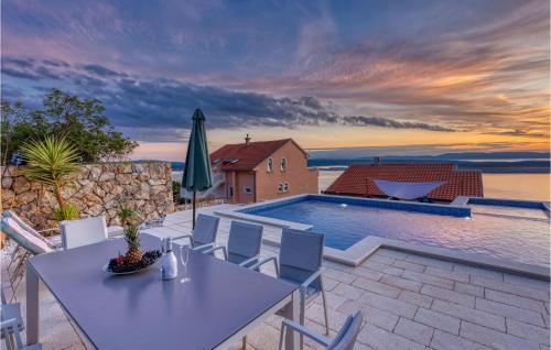 Two-bedroom Apartment In Dramalj