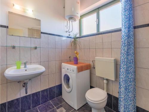 Two-bedroom Apartment In Fazana