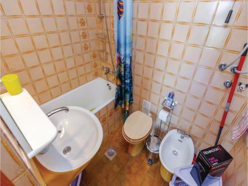 Two-bedroom Apartment In Jadranovo