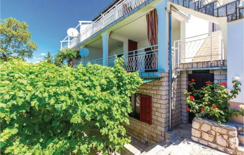 Two-bedroom Apartment In Jadranovo