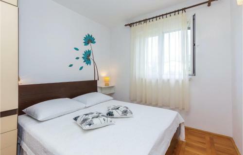 Two-bedroom Apartment In Jadranovo
