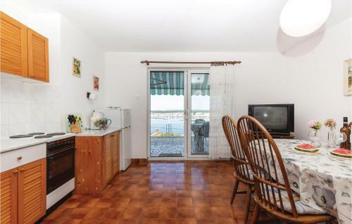 Two-bedroom Apartment In Jadranovo