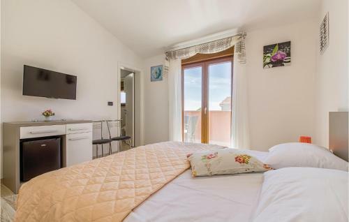 Four-bedroom Holiday Home In Jadreski