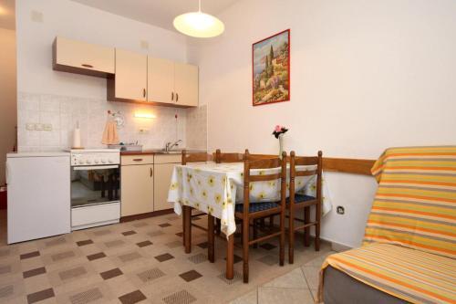 Apartments With A Parking Space Jelsa (hvar) - 8777