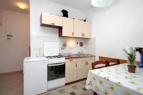 Apartments With A Parking Space Jelsa (hvar) - 8777