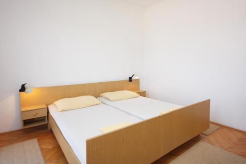 Apartments With A Parking Space Jezera (murter) - 5080