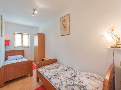 Two-bedroom Apartment In Kastelir