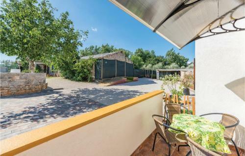 Two-bedroom Apartment In Kastelir