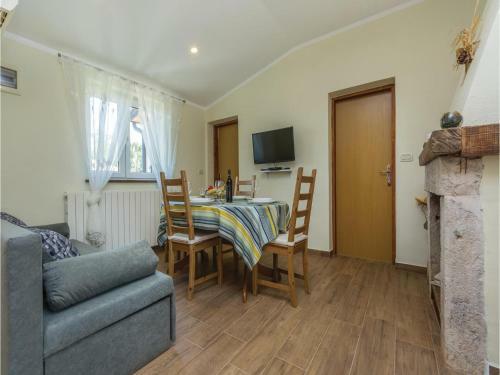 Two-bedroom Apartment In Kastelir