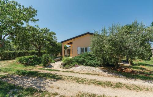 Two-bedroom Apartment In Kastelir