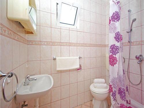 Two-bedroom Apartment With Sea View In Makarska