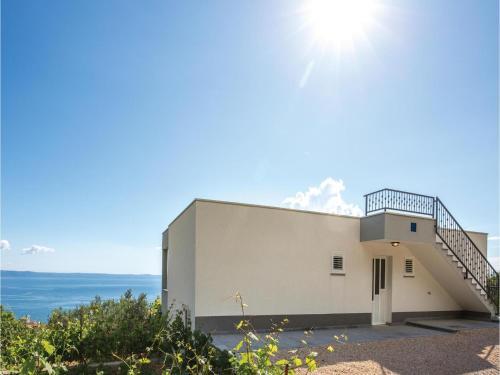Two-bedroom Apartment In Makarska