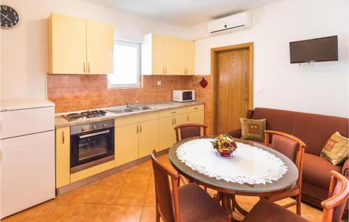 Two-bedroom Apartment In Makarska