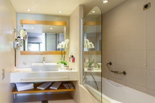 Alexander Beach Hotel & Spa