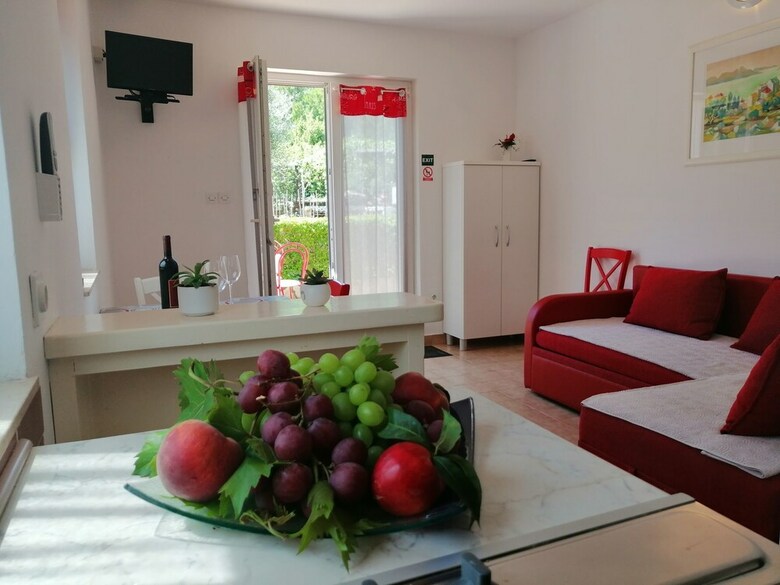 Apartments Pharos