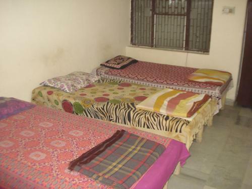 Hostal Indu Dormitory And Guest House