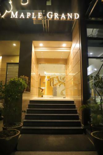 Hotel Maple Grand