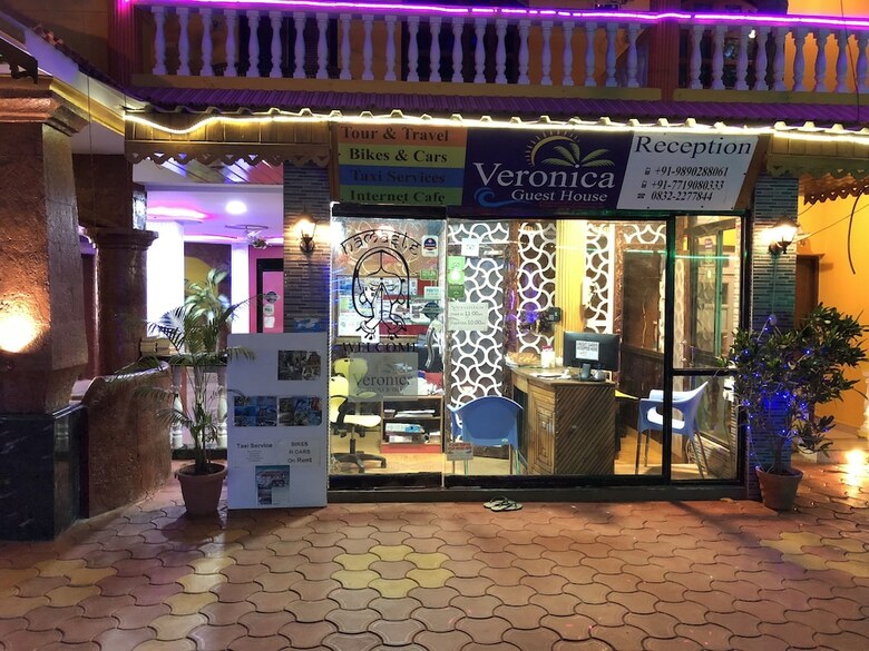 Hostal Veronica Resort By The Beach