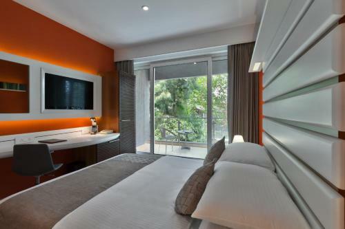 Hotel The Atara