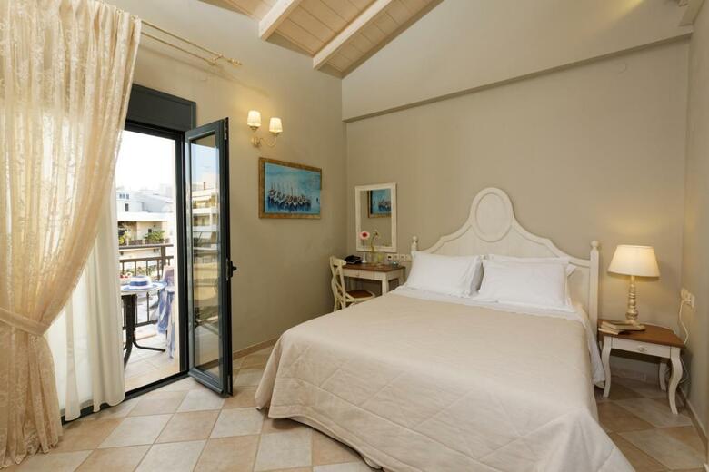 Aparthotel Ionia Suites