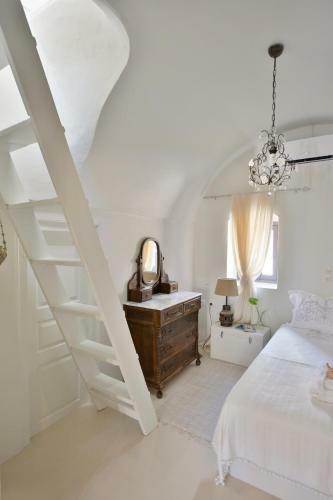 Villa Alia Mansion, Megalochori