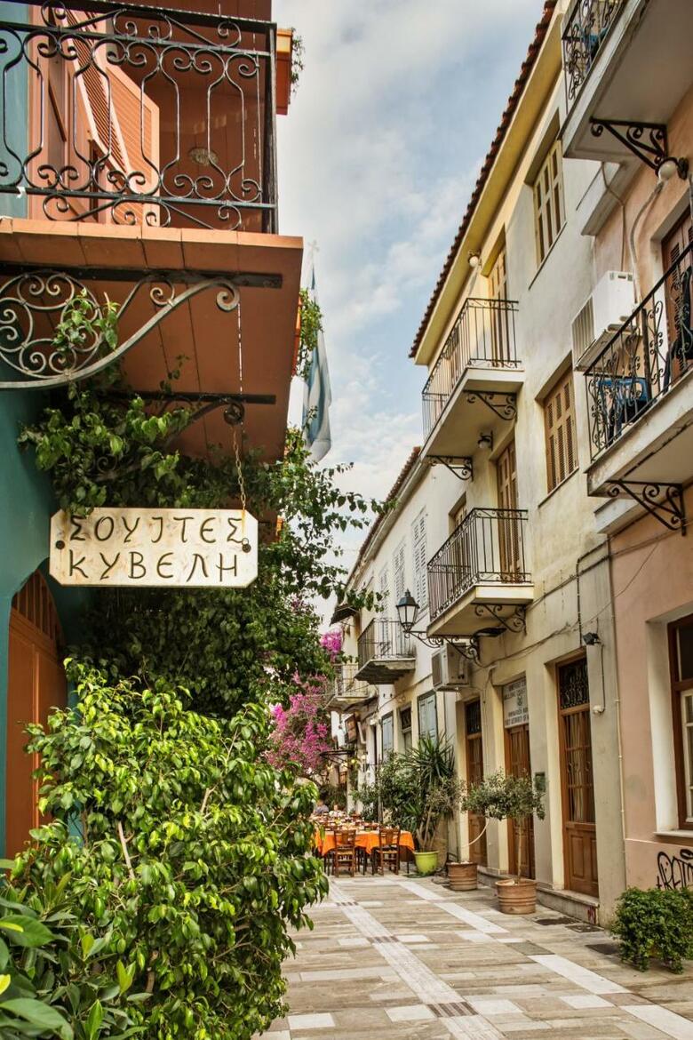 Hostal Kyveli Suites
