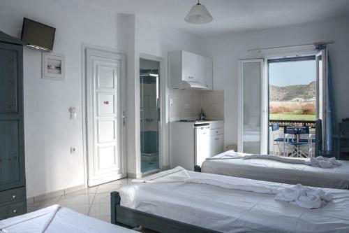 Ikaros Studios & Apartments