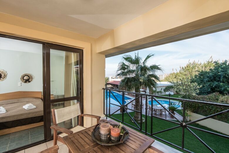 Aparthotel Mirtilos Studios & Apartments