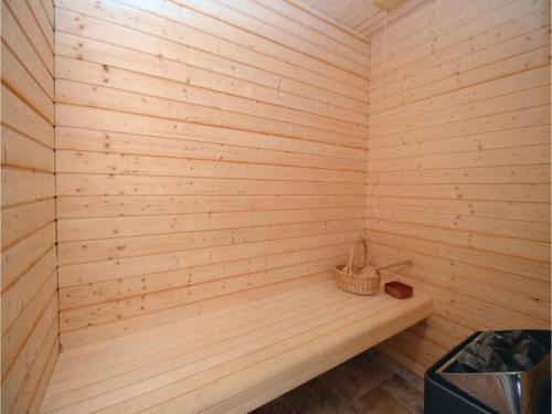 Three-bedroom Holiday Home In Vaggerlose