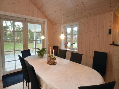 Three-bedroom Holiday Home In Vaggerlose