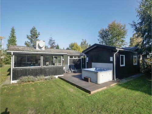 Three-bedroom Holiday Home In Vaggerlose