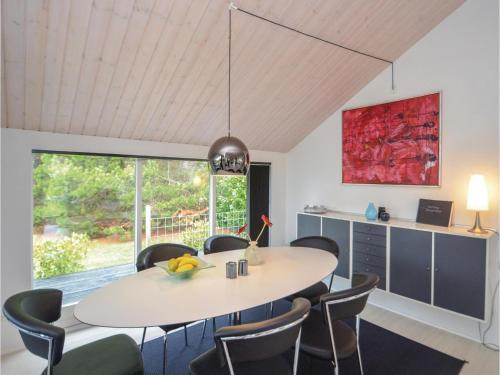 Three-bedroom Holiday Home In Vaggerlose