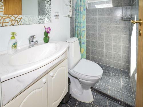 Three-bedroom Holiday Home In Vaggerlose