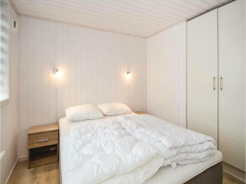 Five-bedroom Holiday Home In Vaggerlose