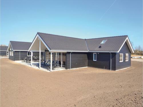 Twelve-bedroom Holiday Home In Grenaa